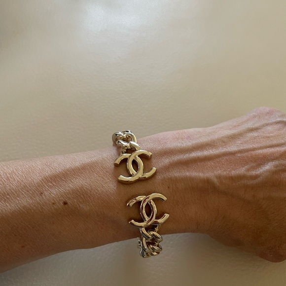 ❌SOLD❌Authentic Chanel Gold Cuff - Picture 5 of 12